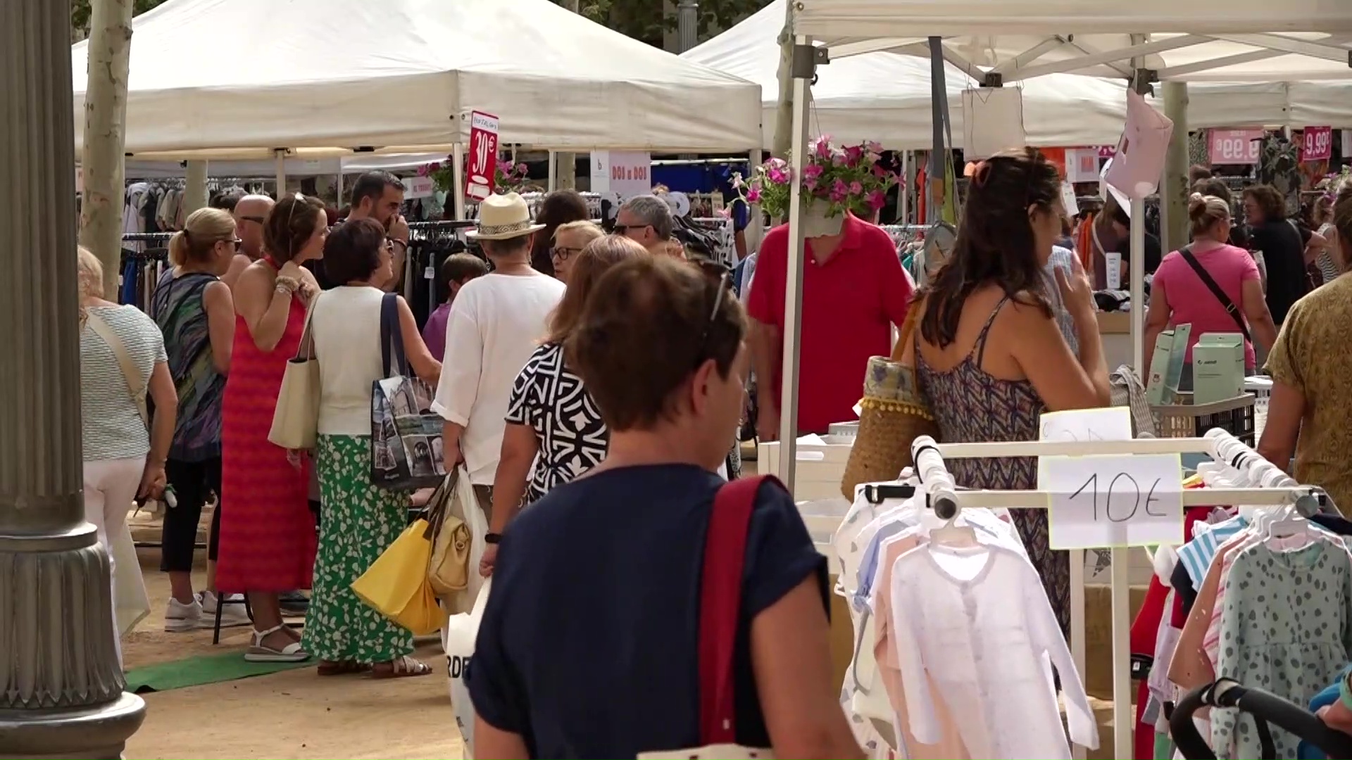 Gangues al Carrer amb molt moviment i màgia, i l'Estany gelat: nou souvenir de Banyoles